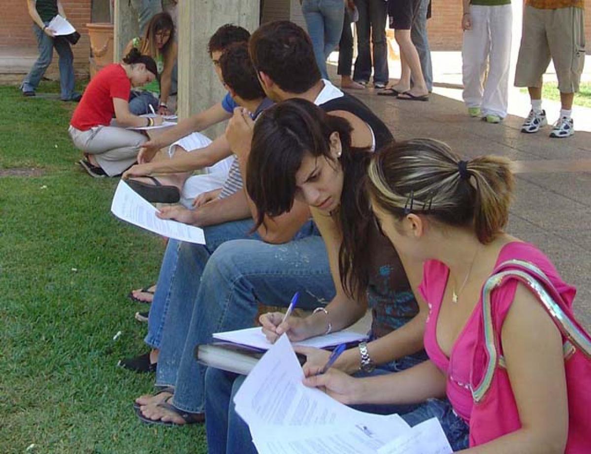La tasa de paro de las personas menores de 25 aos es del 59,51% en el Pas Valenciano. 
