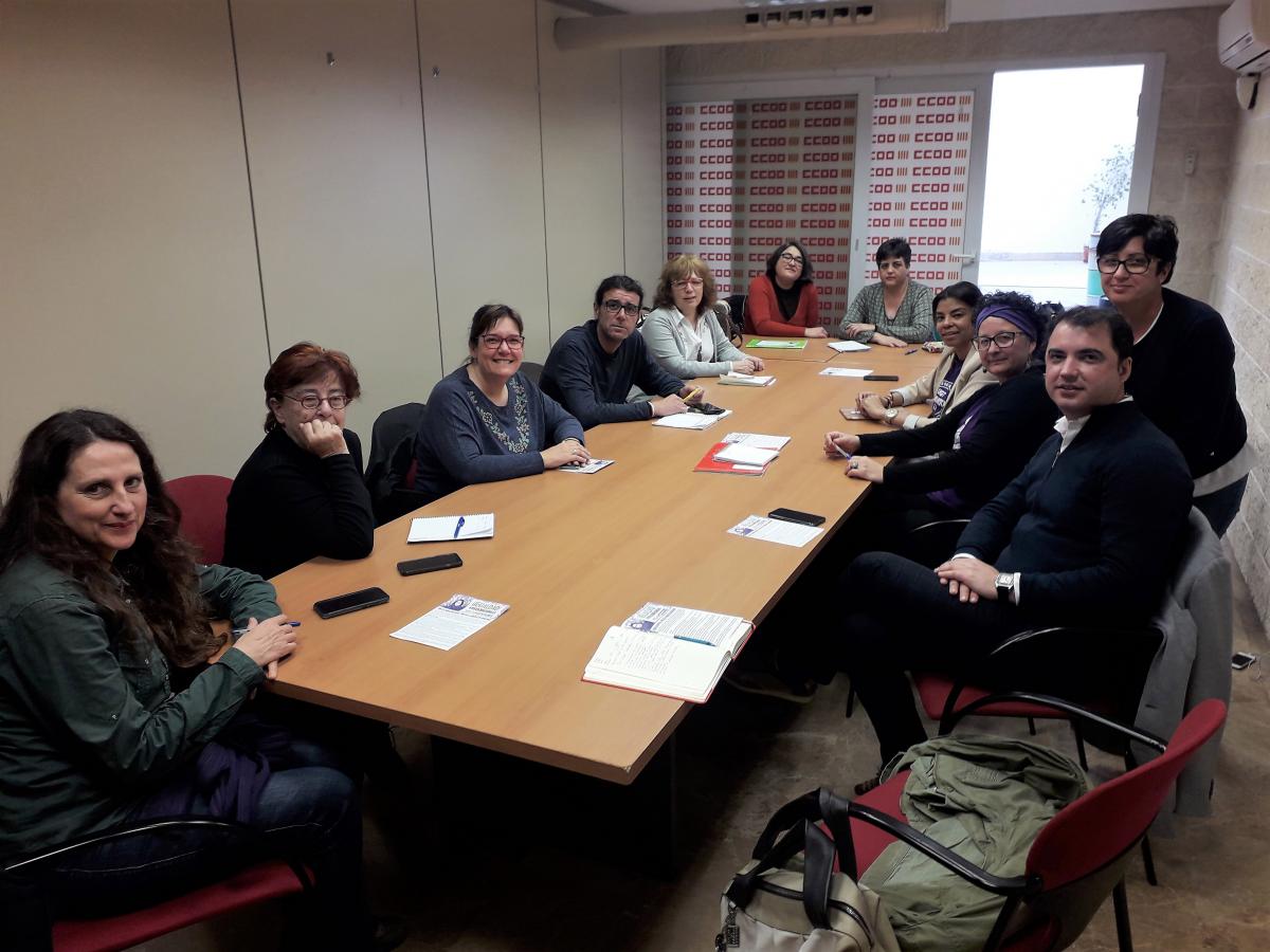 Reunin sindicatos de clase con entidades sociales de Alicante