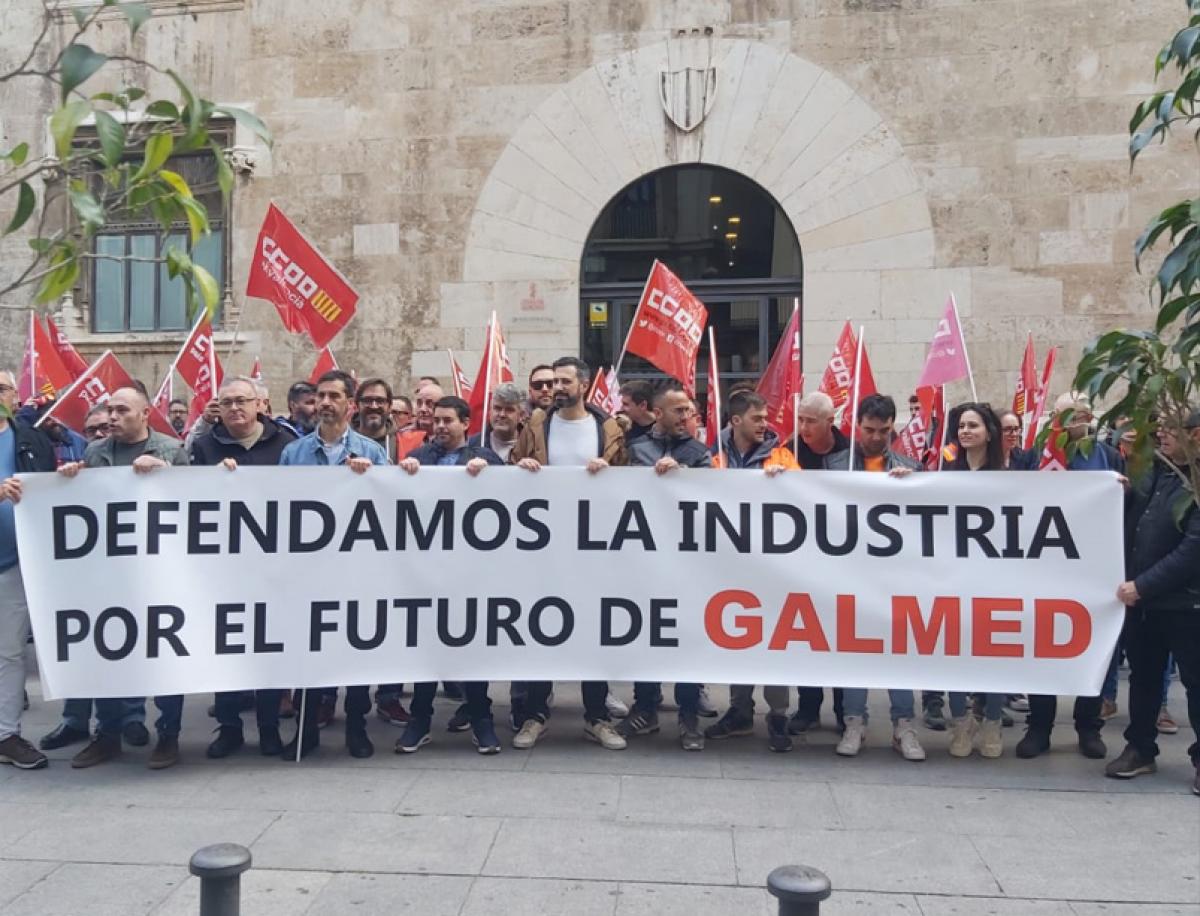 Concentracin de la plantilla de Thyssenkrupp Galmed ante el Palau de la Generalitat.