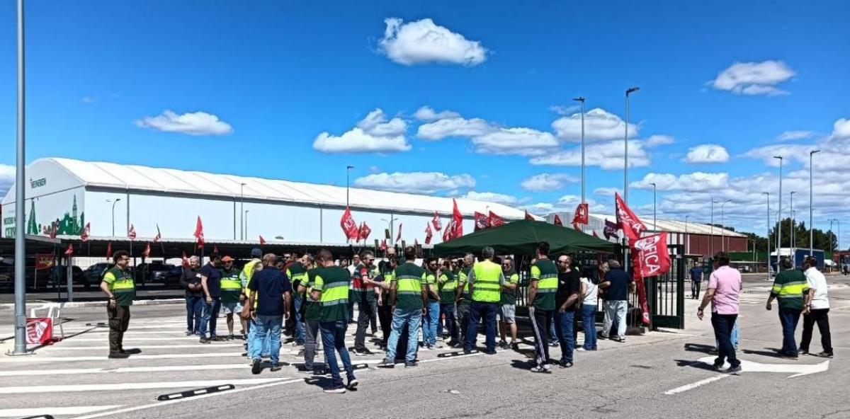 Concentración en la planta de Quart de Poblet, realizada durante la jornada de huelga