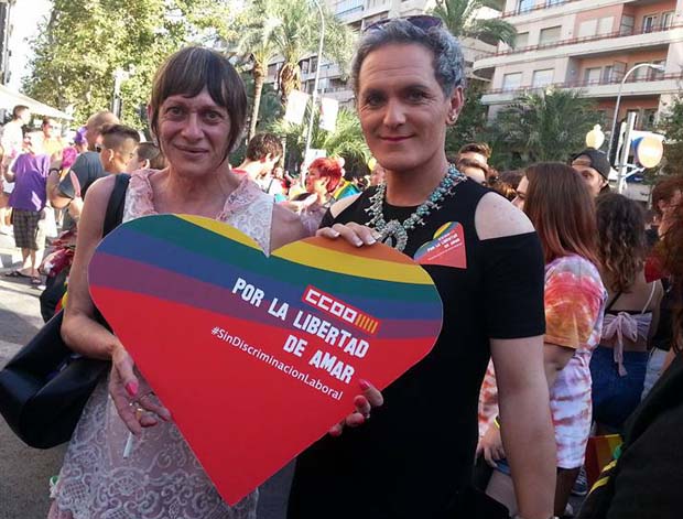 Melu con su amiga Paris en el Orgullo de Alicante 2016