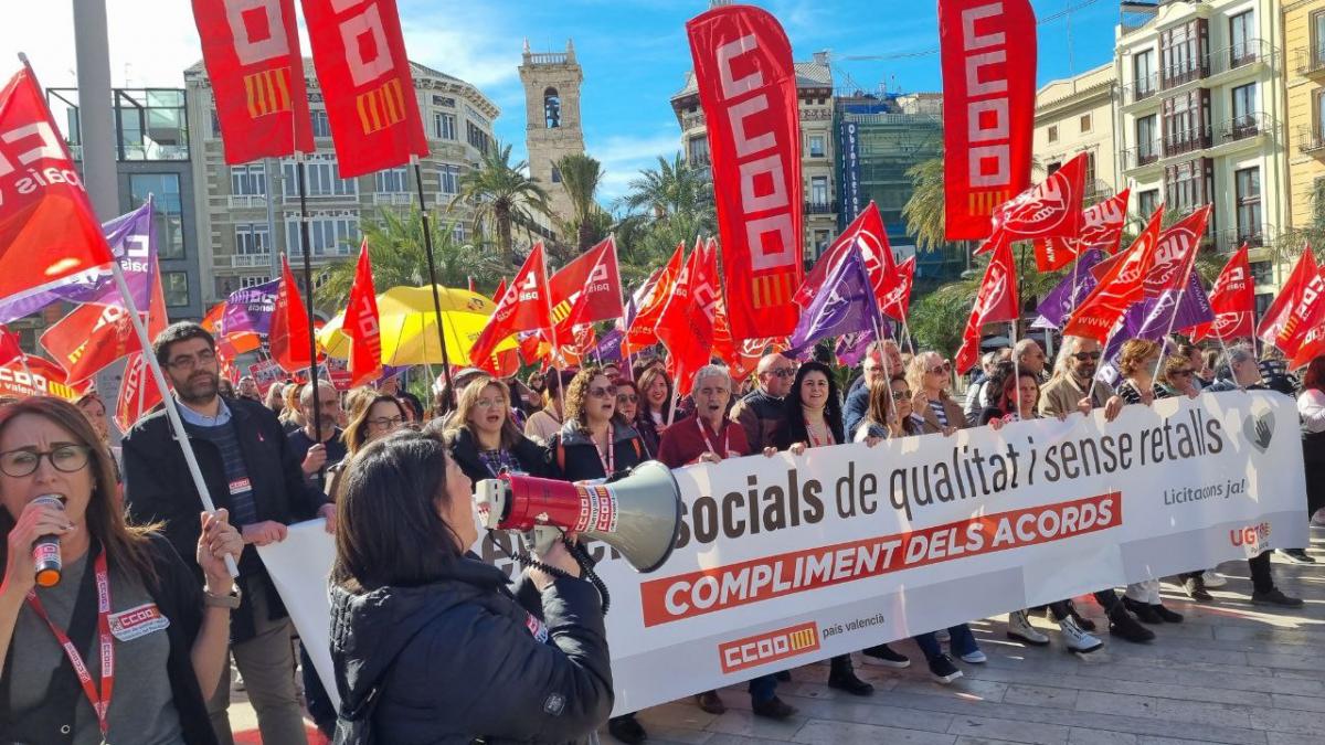 Manifestaci per uns serveis socials de qualitat i pel compliment dels acords