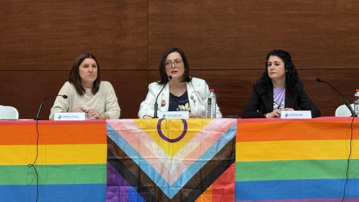 Cloti Iborra, Carolina Vidal y Ana Garca en la inauguracin de la VI Escola LGTBI