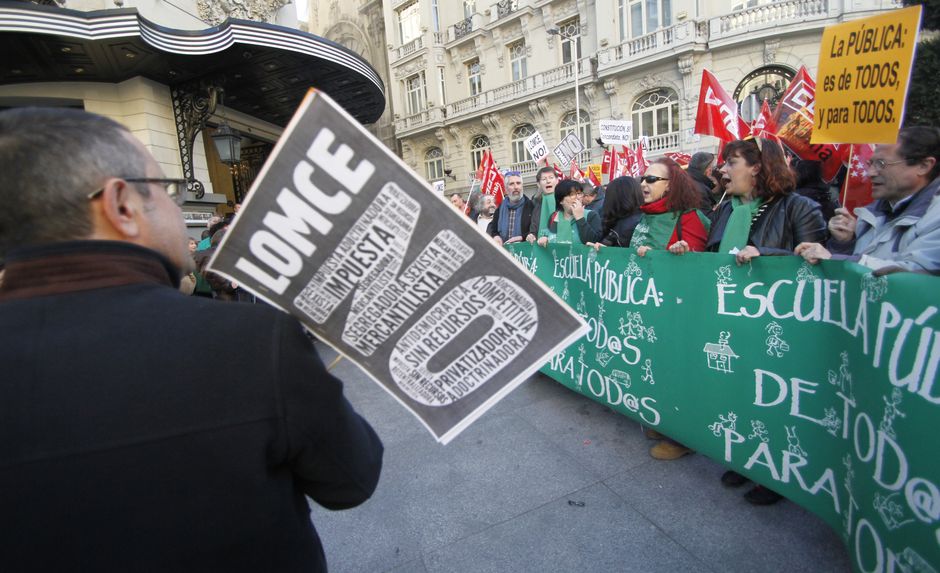 Concentracin contra la LOMCE y las reformas educativas