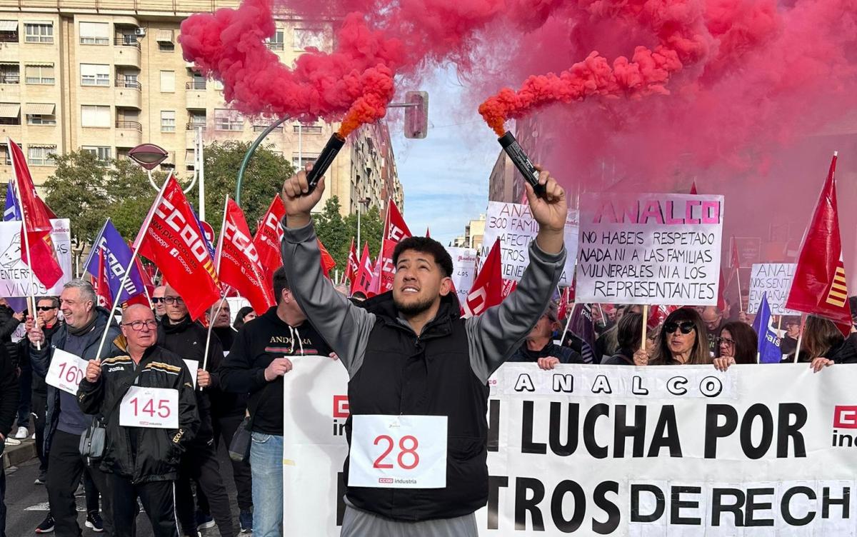 Manifestación ante los despidos colectivos de varias empresas de Elche.