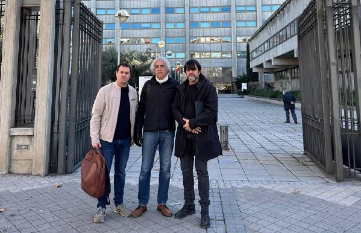 El secretario general de CCOO de Industria de Madrid, el presidente del comit de empresa de Schneider Grin y el responsable de Poltica Industrial de CCOO de Industria a su llegada al Ministerio de Industria