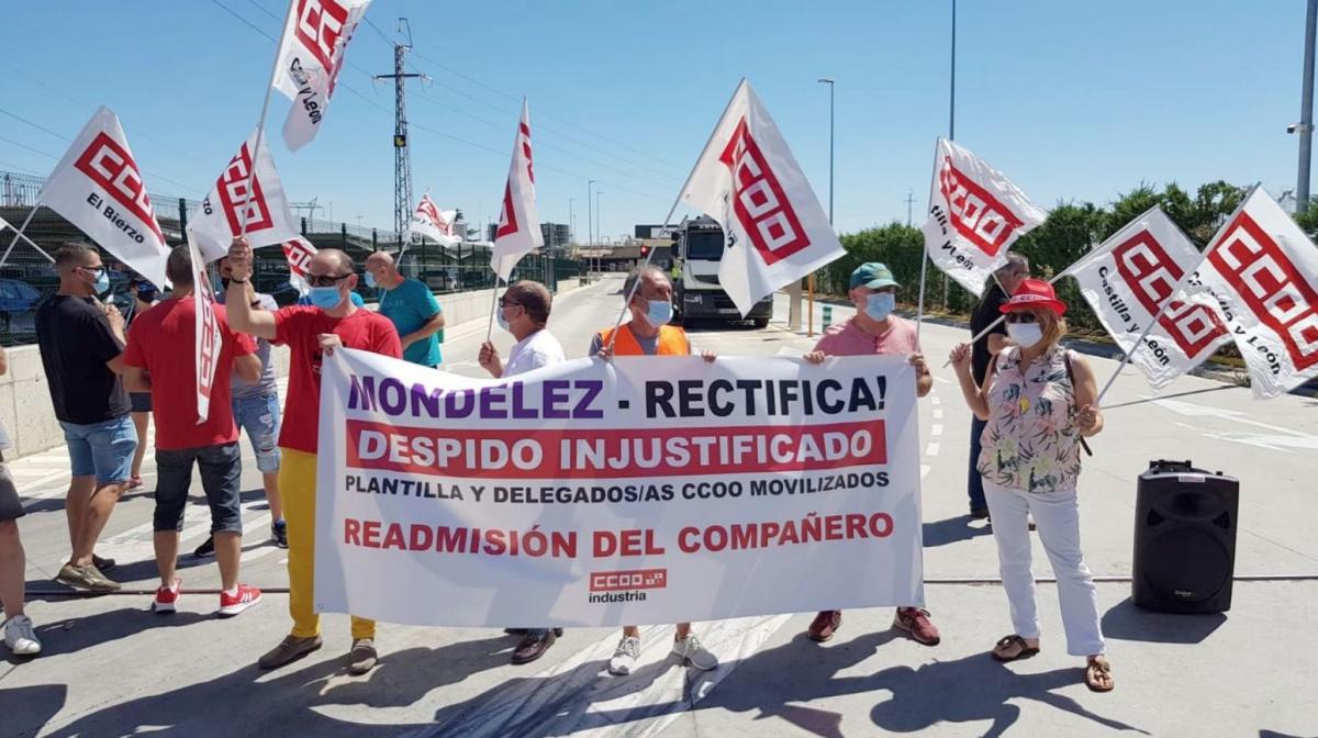 Concentracin a las puertas de la planta de Hospital de rbigo