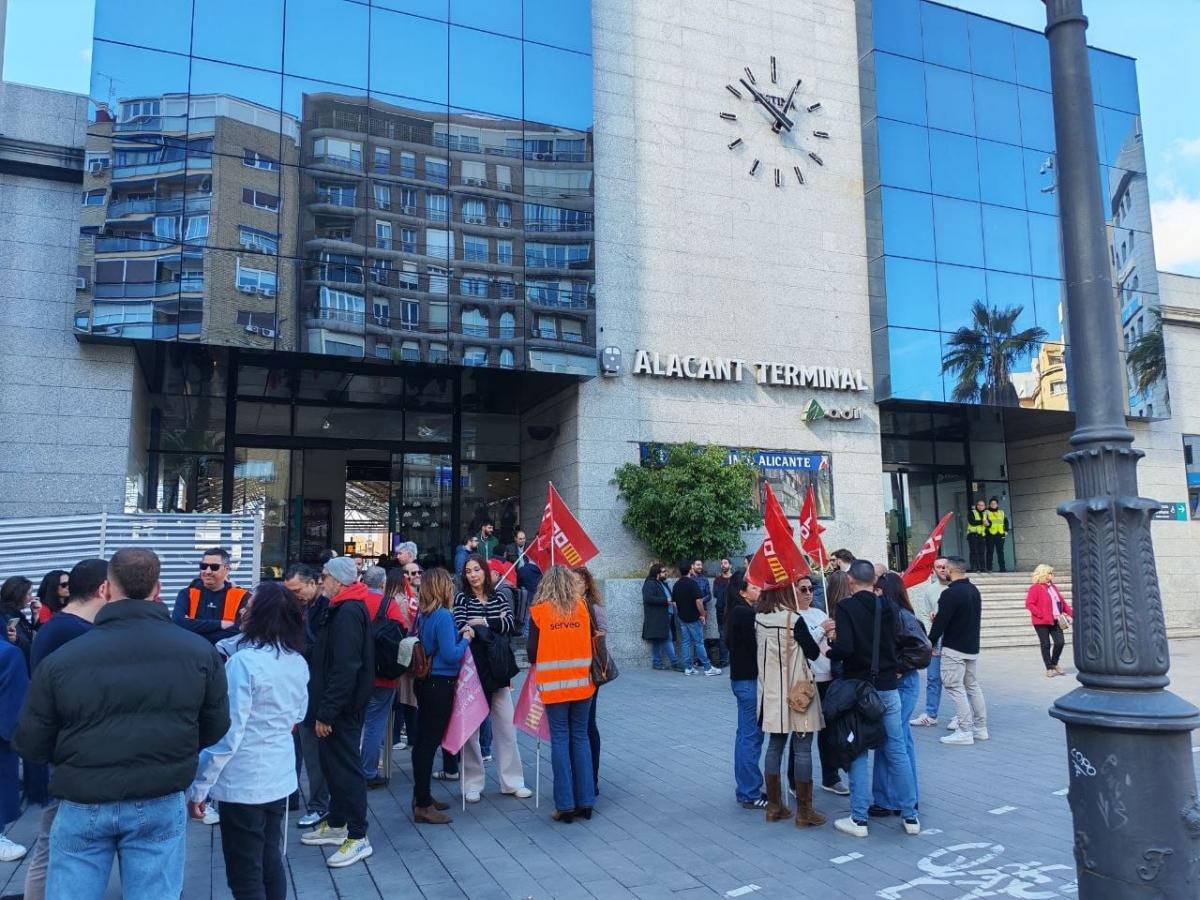 Imagen de la concentración realizada durante la jornada de huelga en Alicante