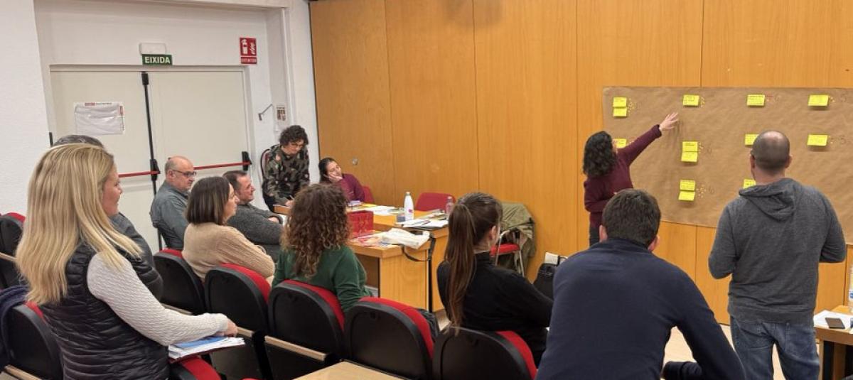 Dinámica de selección de acciones comunicativas urgentes