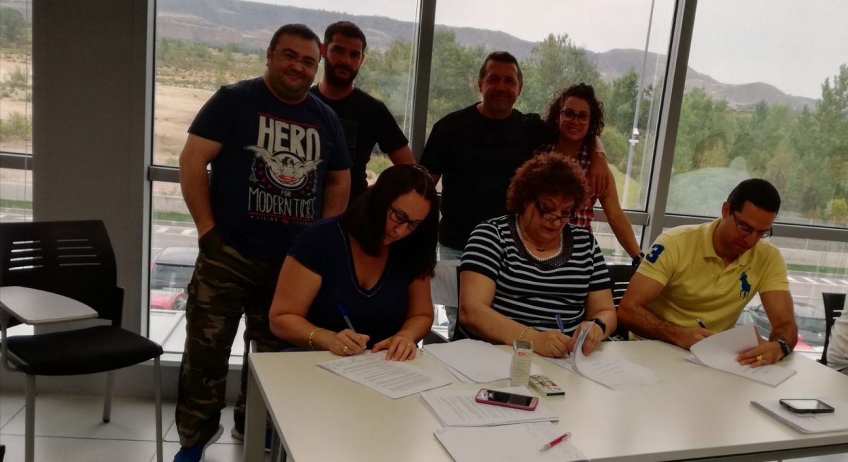 Las negociadoras y los negociadores de CCOO firman el pacto de articulacin