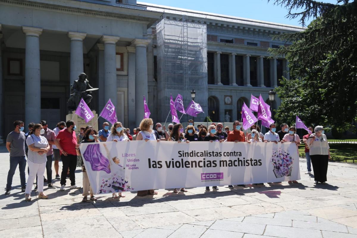 Concentracin frente a la Estatua de Velzquez contra la violencia machista