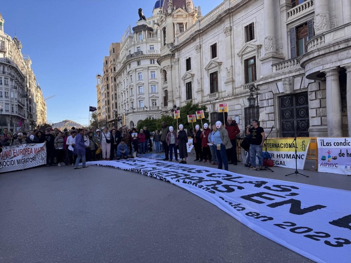 Concentracin en Valencia contra el racismo y la xenofobia.