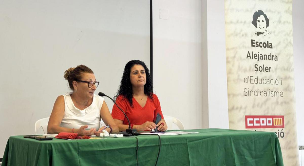 Xelo Valls (esquerra) en la inauguració de l'Escola Alejandra Soler d'Educació i Sindicalisme, junt amb la secretària general de CCOO PV, Ana García.