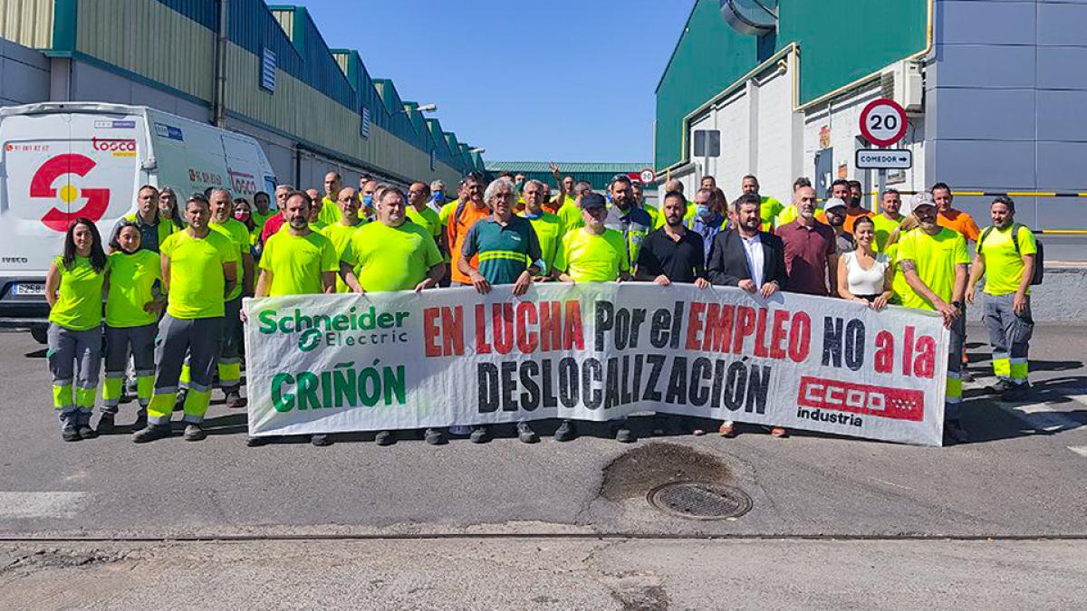 Manifestacin de la plantilla de Schneider. Foto de archivo