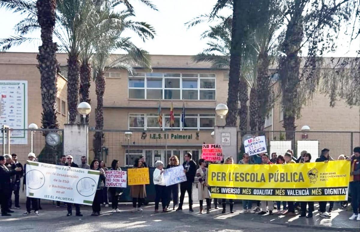 Impossici de la presencialitat obligatria del professorat sense cobertura legal ni acord collectiu.