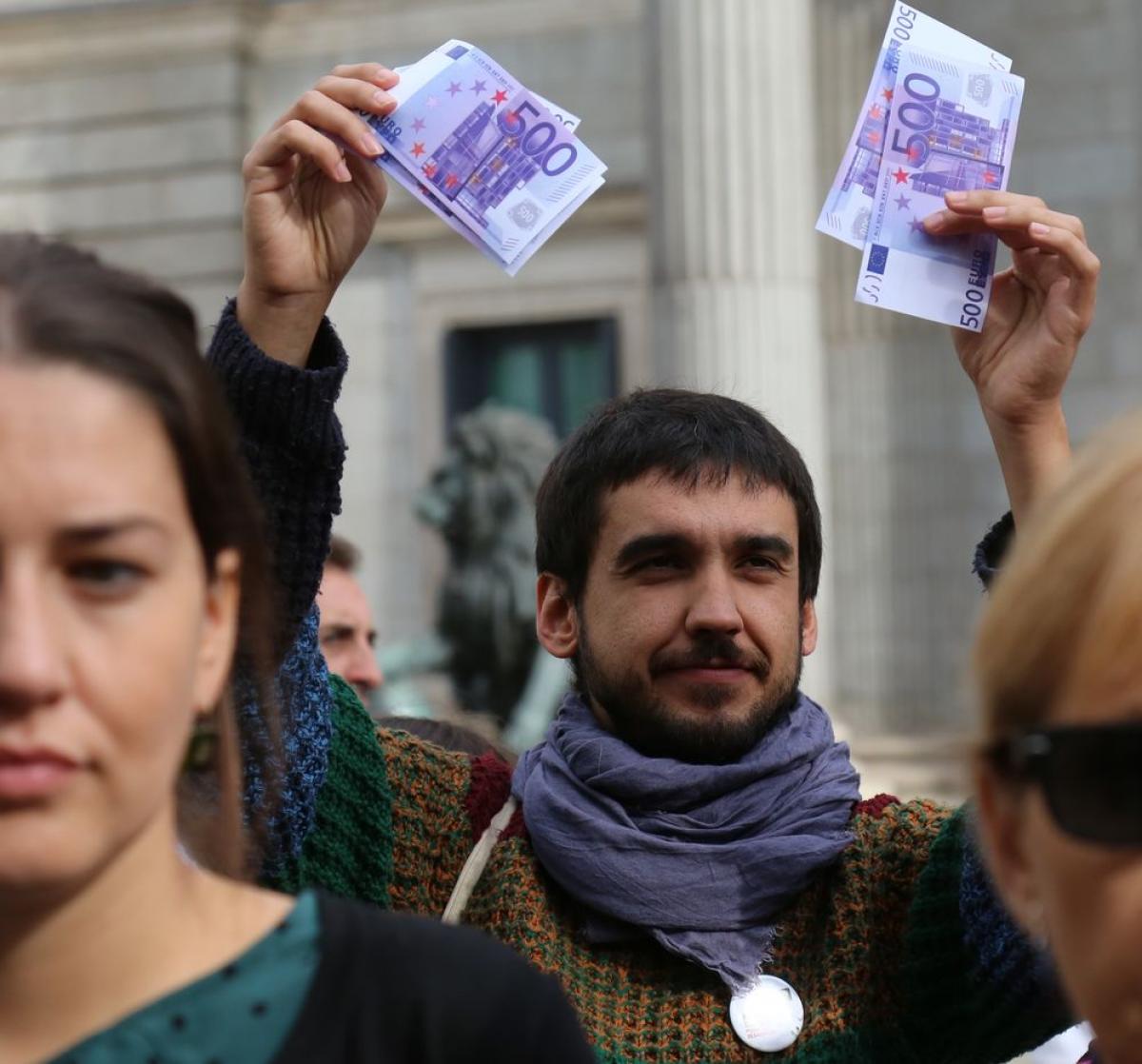 Acto frente al Congreso de los Diputados el pasado Da Internacional por la erradicacin de la Pobreza