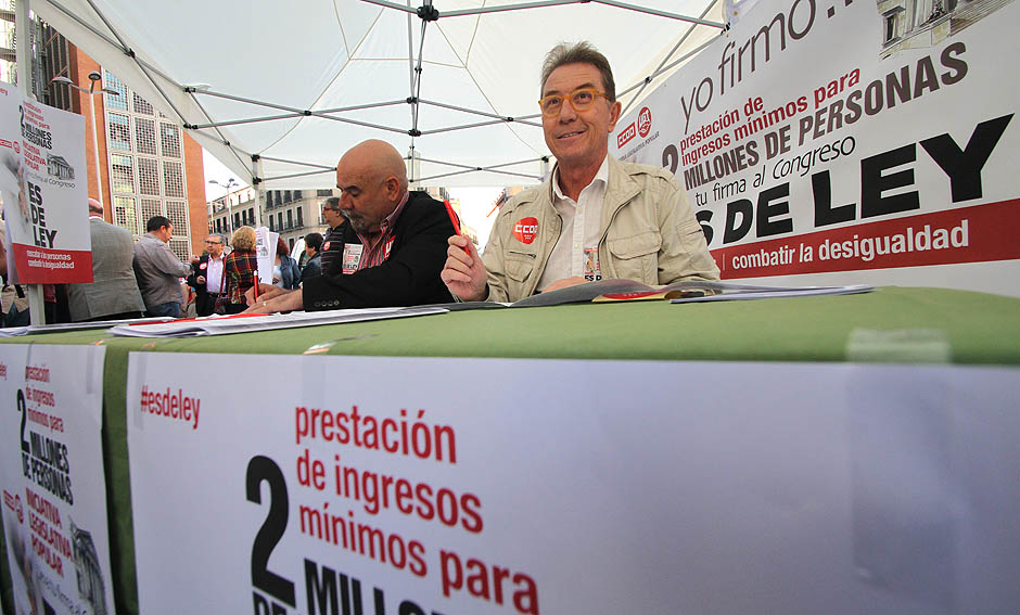 Inicio de recogida de firmas ILP Renta Mnima #EsDeLey