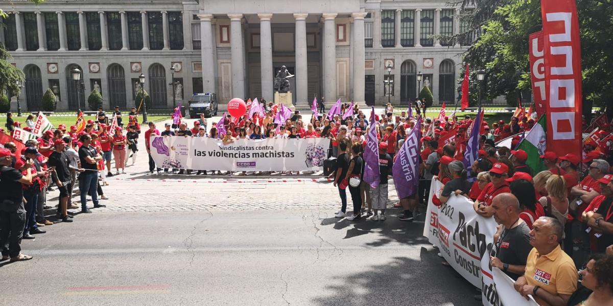 La concentracin contra la violencia machista confluye con la manifestacin en defensa de la industria