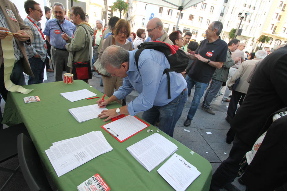Inico recogida de firmas ILP Renta Mnima #EsDeLey