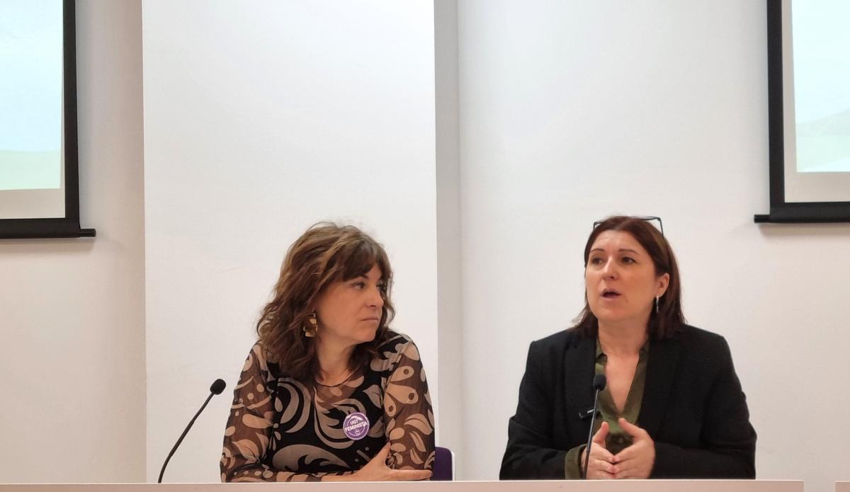 Presentaci de l'Informe sobre bretxa salarial al Pas Valenci. Cloti Iborra (dta.) ha explicat els factors que la generen.