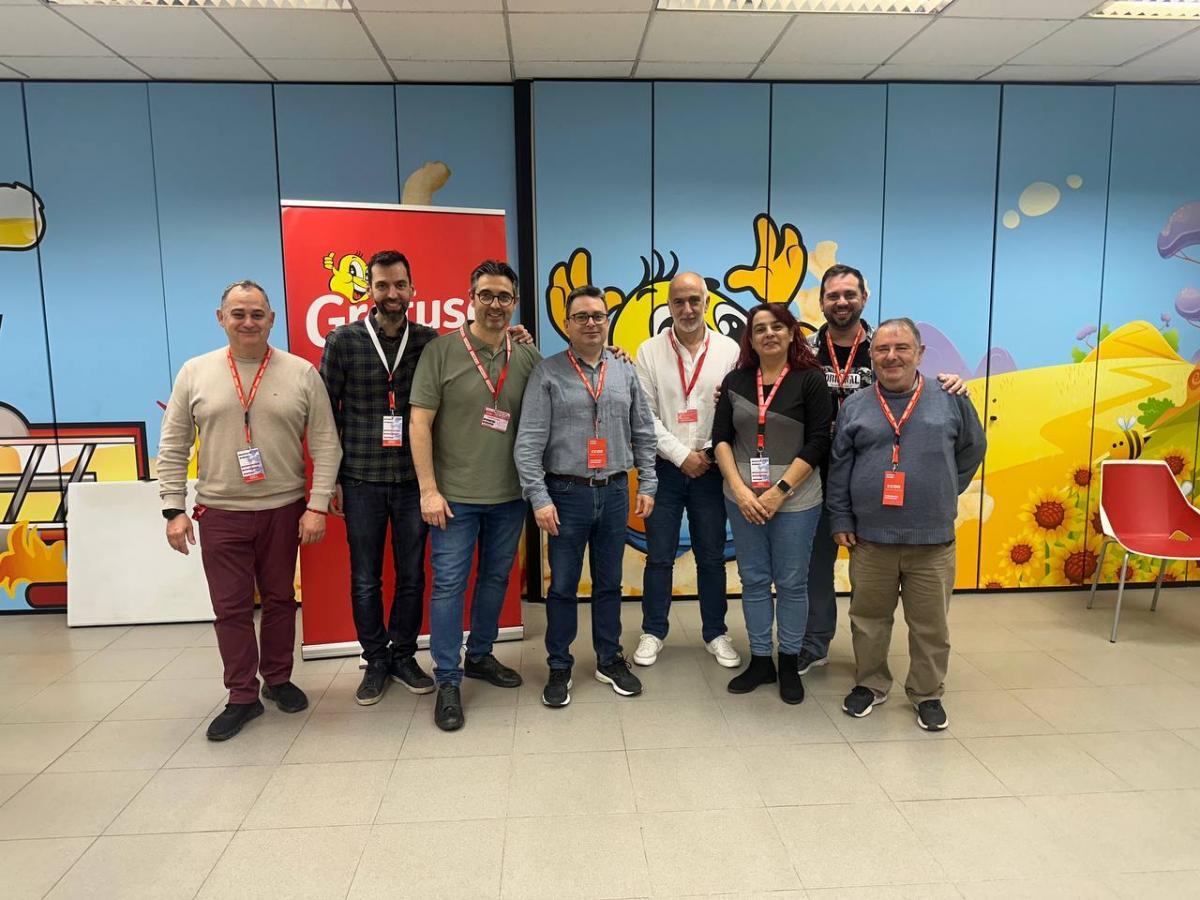 Parte de la candidatura de CCOO junto con compaeros del sindicato que acudieron a las votaciones.
