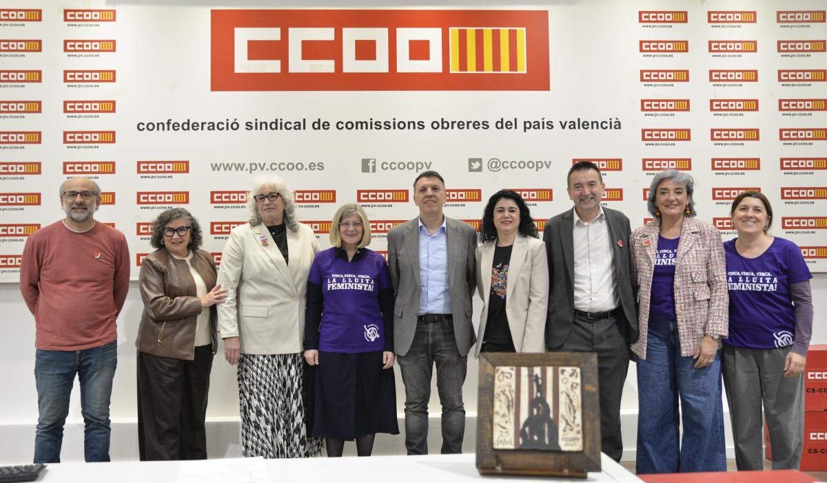 Joaquim Bosc amb representants de CCOO PV i de les candidatures finalistes als Premis 25 d'Abril a les Llibertats.