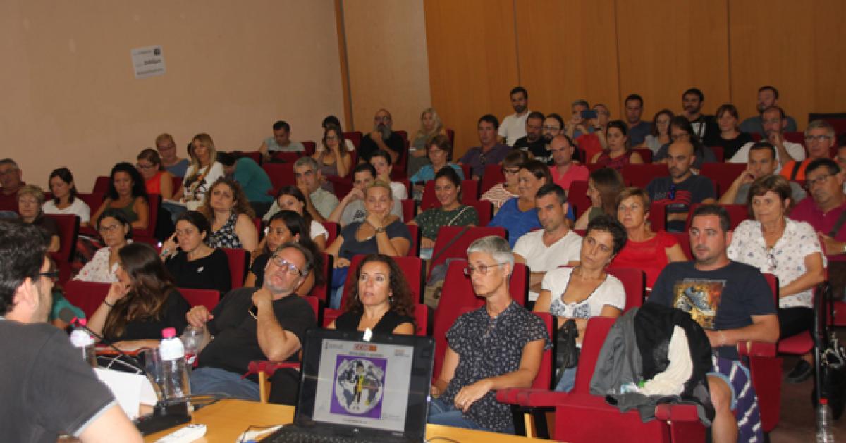 Daniel Patio presenta la jornada.