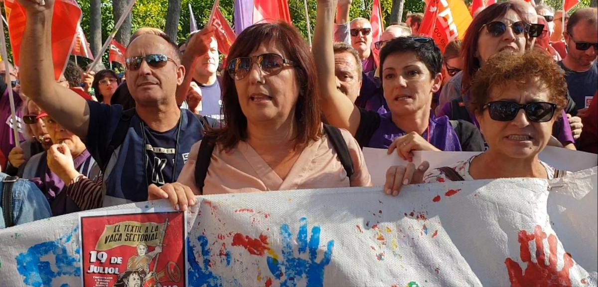 Concentracin de los y las trabajadoras del textil en octubre de 2018 por un convenio digno