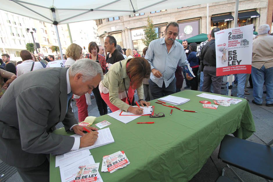 Inico recogida de firmas ILP Renta Mnima #EsDeLey