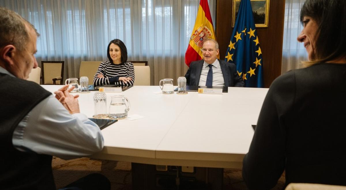 Un momento de la reunin con el nuevo ministro de Industria