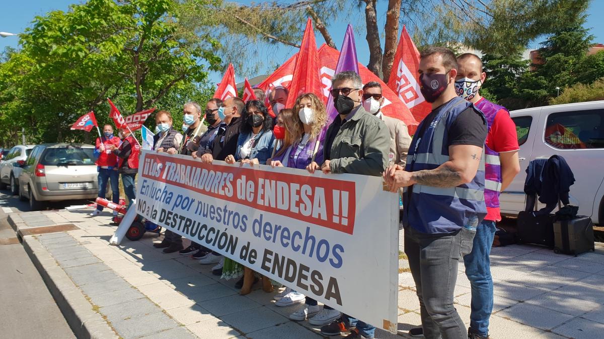 La protesta ante la sede de Endesa se extendi durante un par de horas