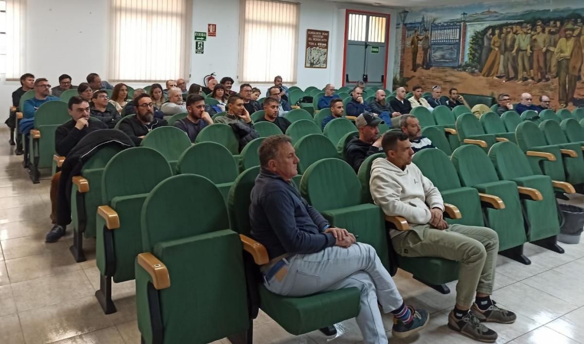 El secretario general de CCOO Camp de Morvedre, Sergio Villalba, durante la asamblea