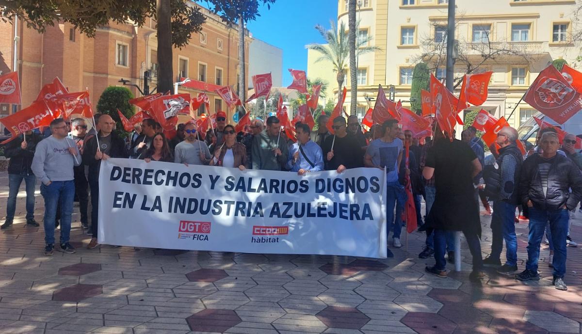 Protesta conjunta per un conveni digne en el sector tauleller