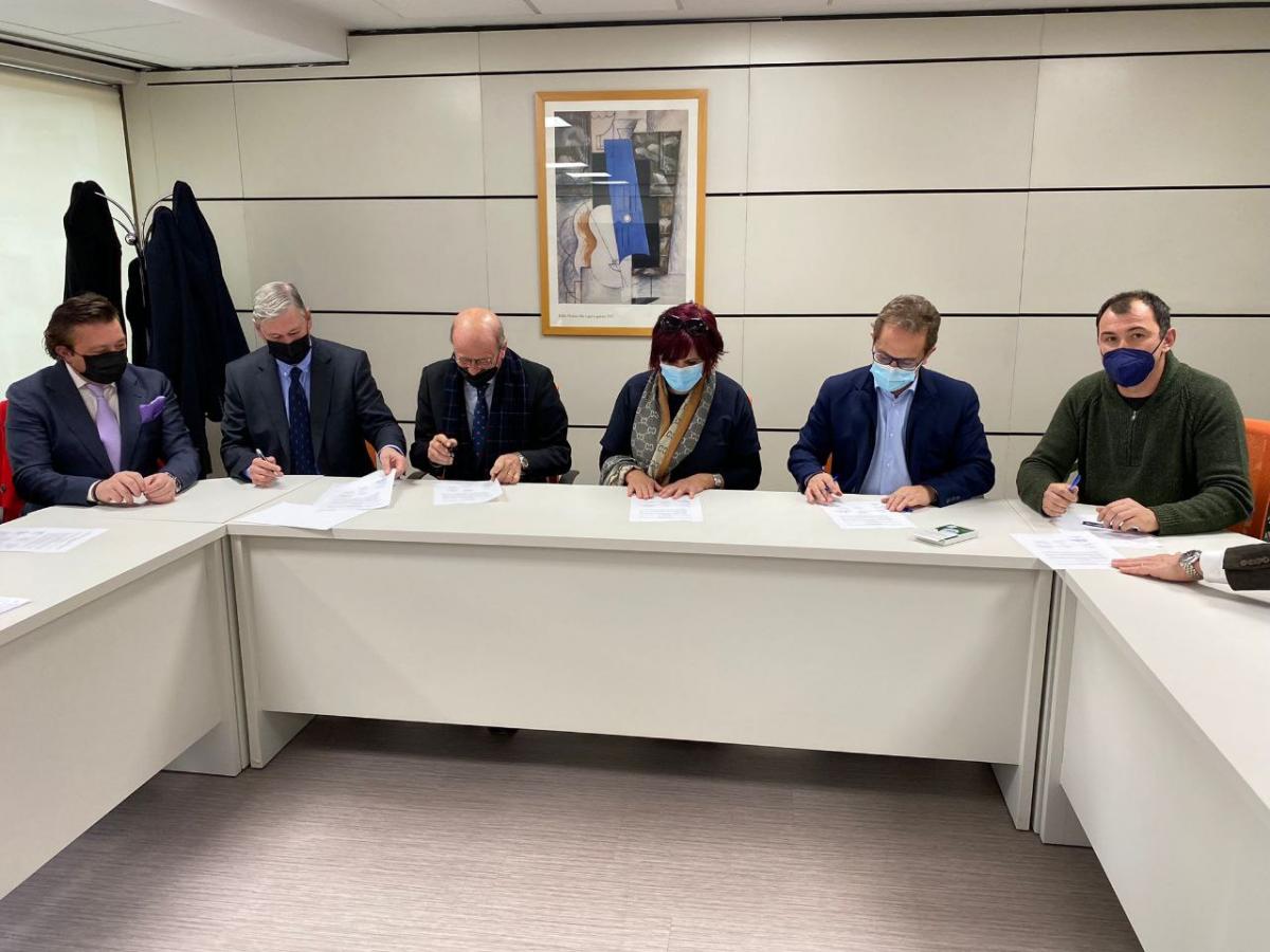 Firma del Convenio Colectivo de las Industrias Crnicas