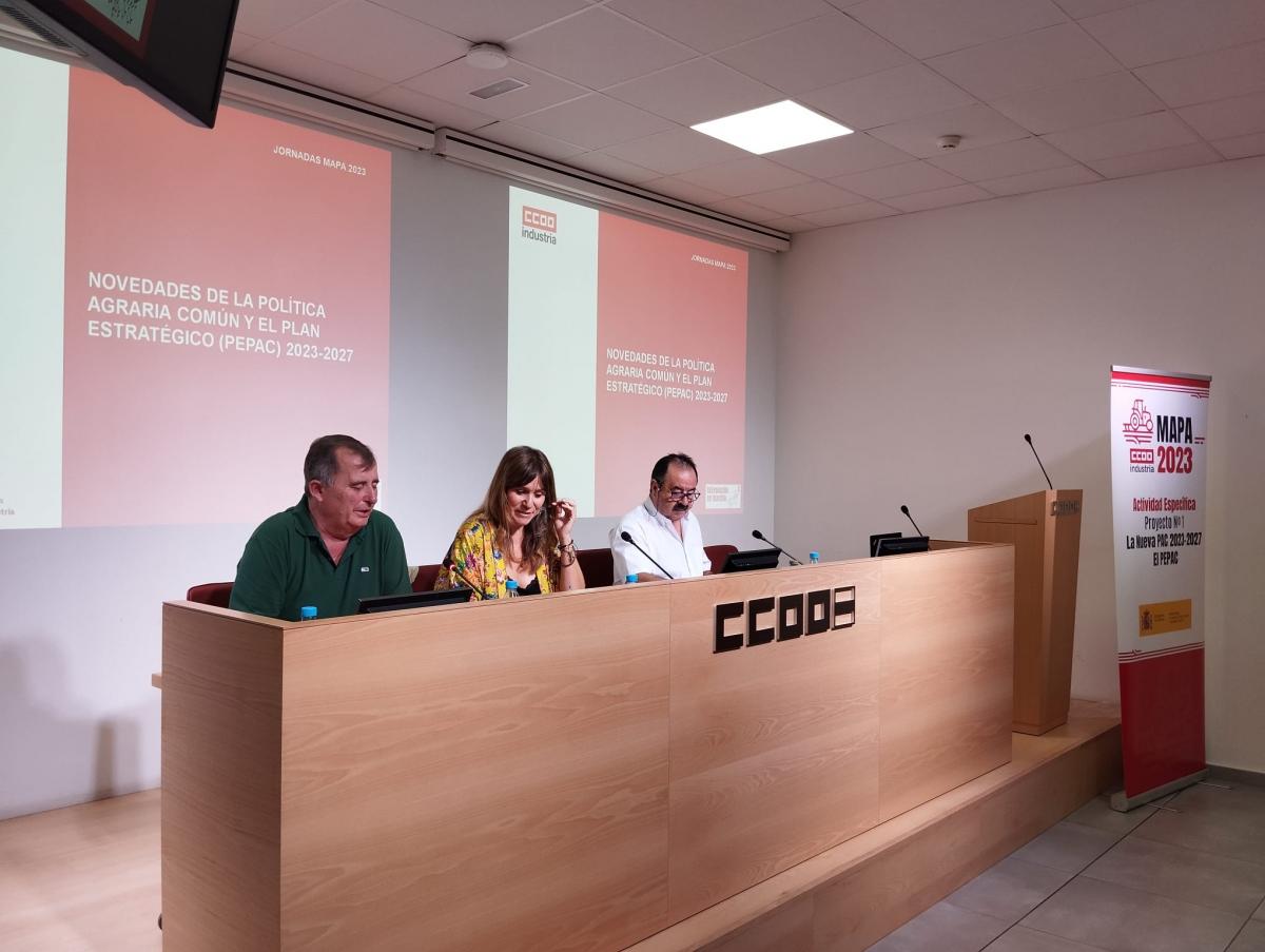 Parte de los ponentes de la jornada que se celebr en Sevilla
