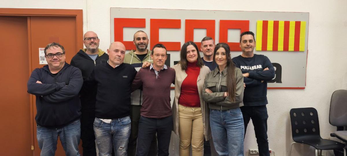 Representants elegits i elegides en les eleccions sindicals juntament amb dos integrants de la Comissi Executiva de CCOO Indstria PV.