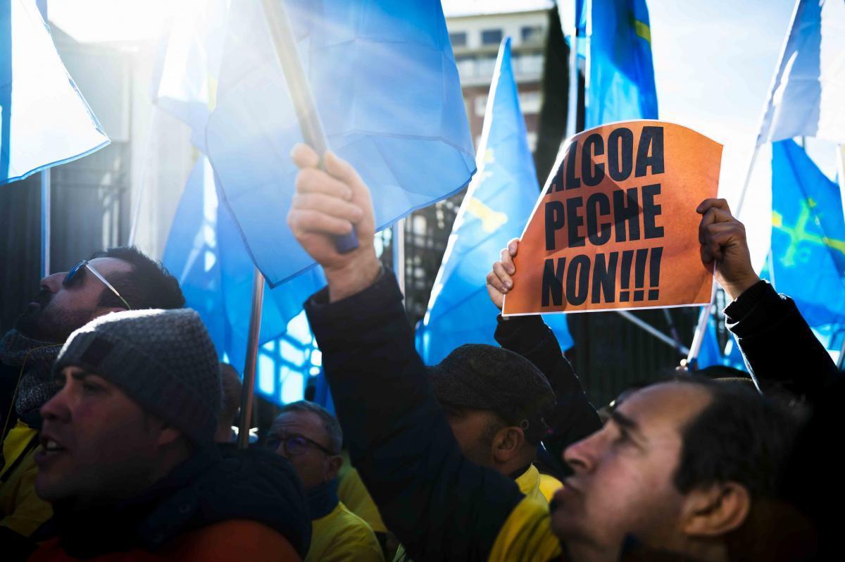 Concentracin ante el Ministerio de Industria contra el cierre de Alcoa. Foto de archivo