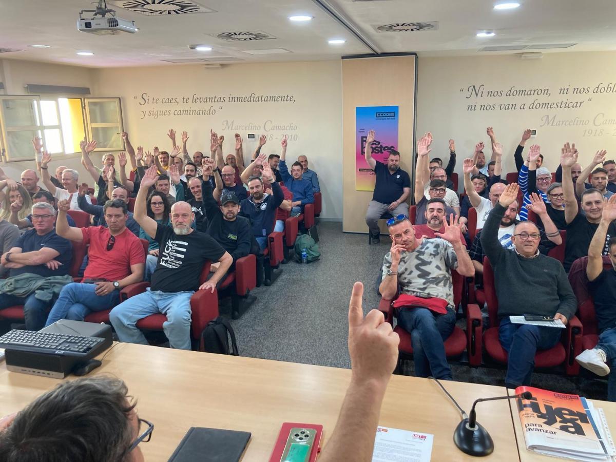 Momento de la votación en la asamblea de delegados y delegadas de siderometalúrgica de Castellón.