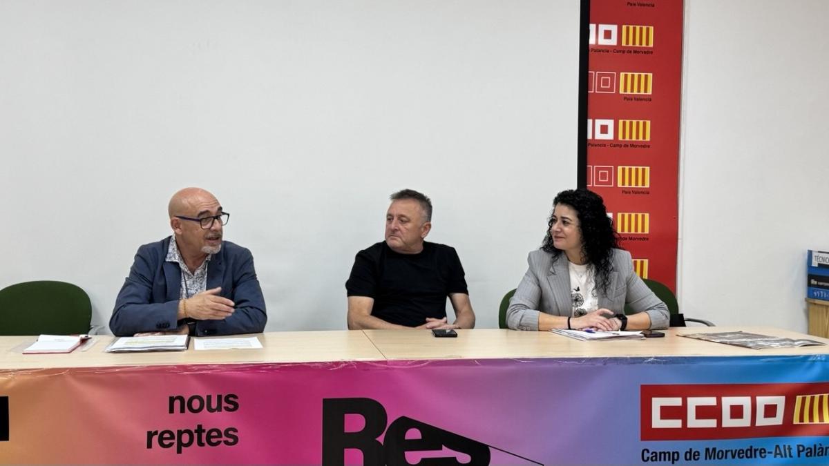 Mariano Sanz, Sergio Villalba y Ana García, durante la asamblea de Sagunto.