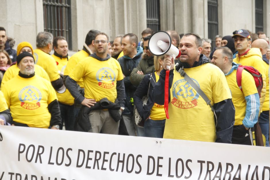 Concentracin de la plantilla del SAMUR en la Plaza de la Villa de Madrid