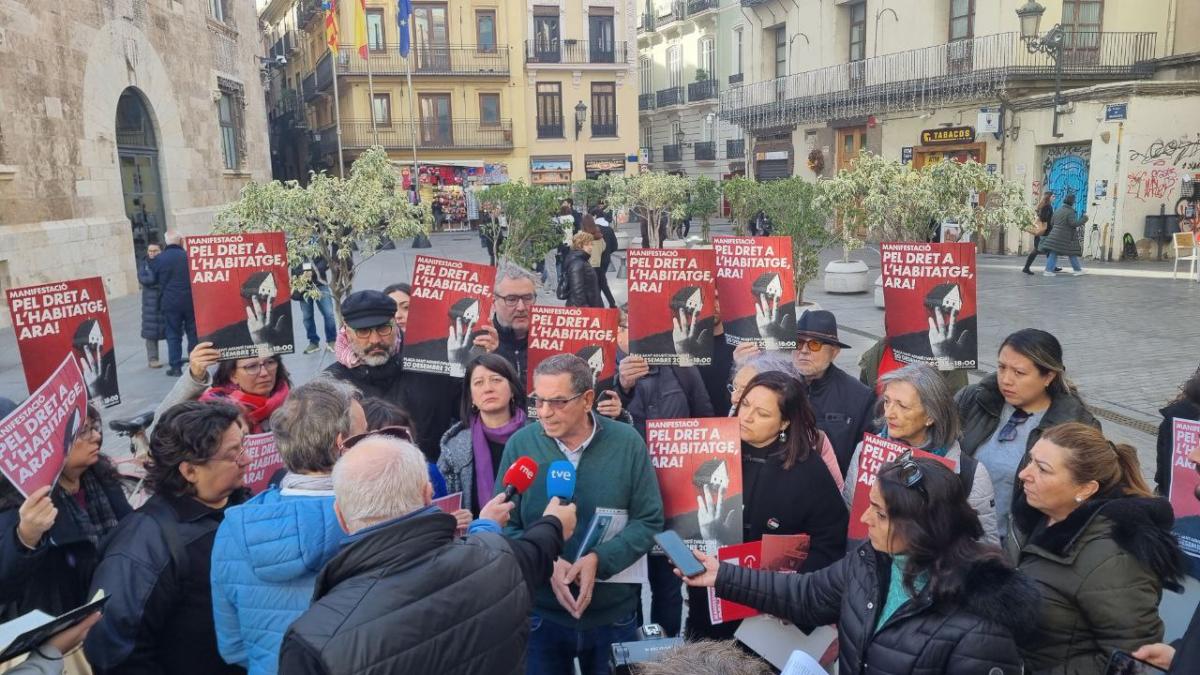 Roda de premsa de la Plataforma 'Juntes per l'habitatge'