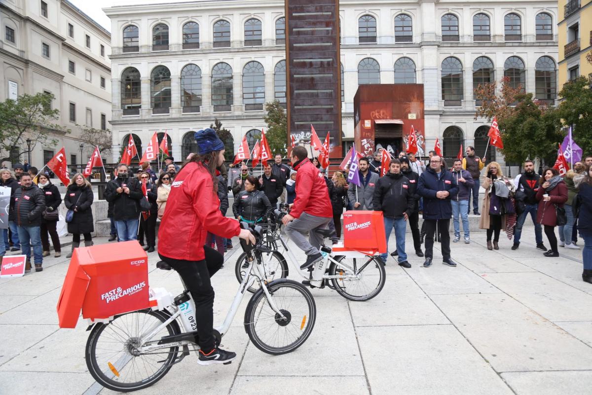 Concentracin contra la precariedad en el sector de comida rpida