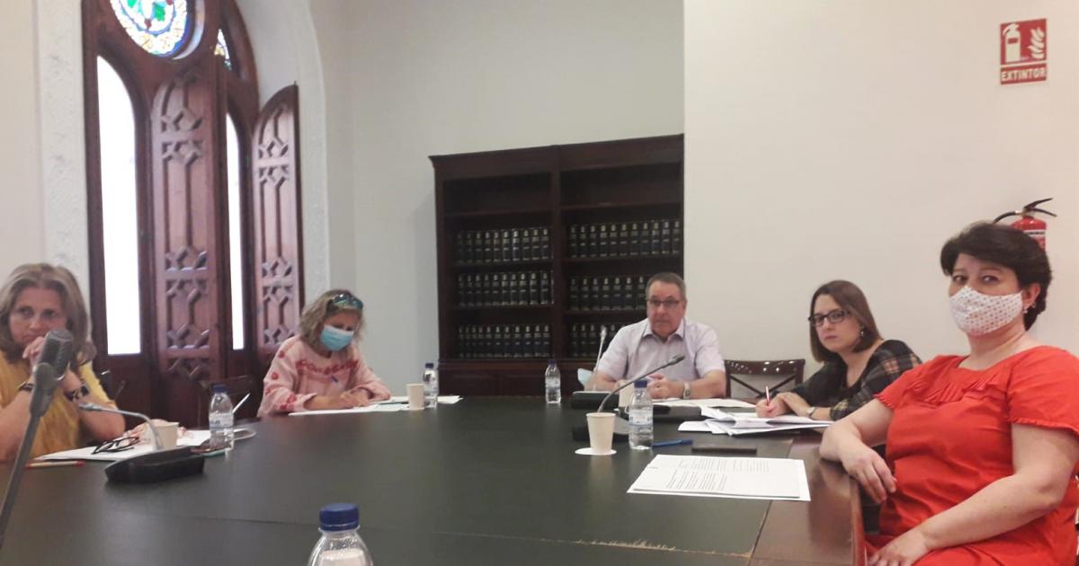 Mesa de Recuperació Social. Per part de CCOO PV, per la dreta, Isabel Barrajón, Ana Belén Montero i Arturo León.