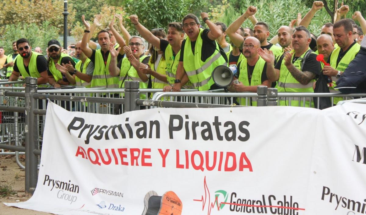 Concentracin ante el Parlament de Catalunya en defensa del empleo en Prysmian Group