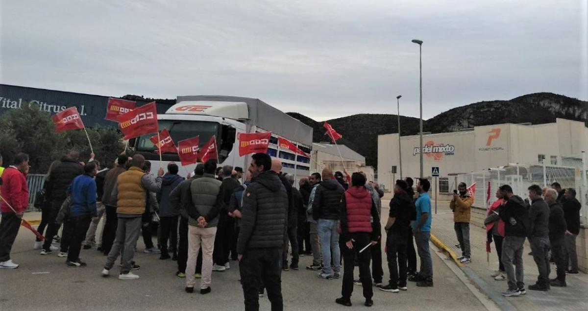 Moment del primer dia de la vaga en el sector, el dimarts dia 13.