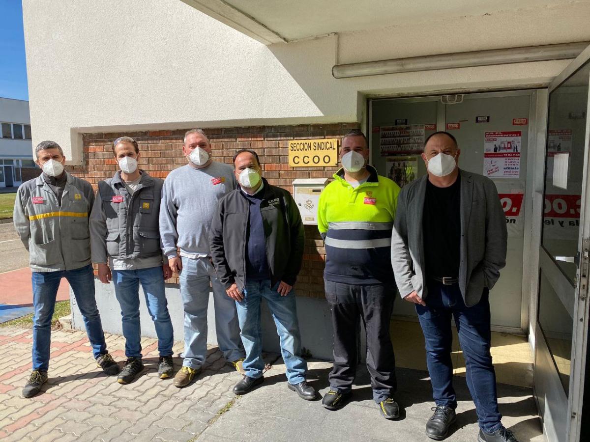Agustn Martn con los delegados de CCOO en Renault