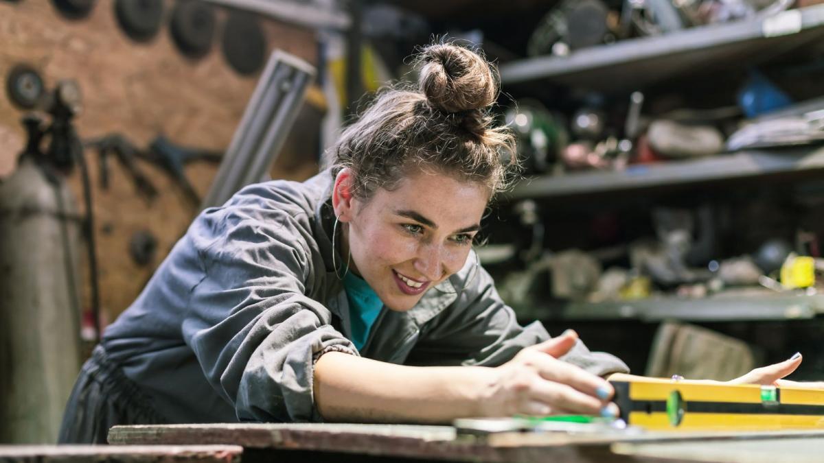 El cambio de modelo productivo debe recoger la entrada de mujeres en sectores masculinizados