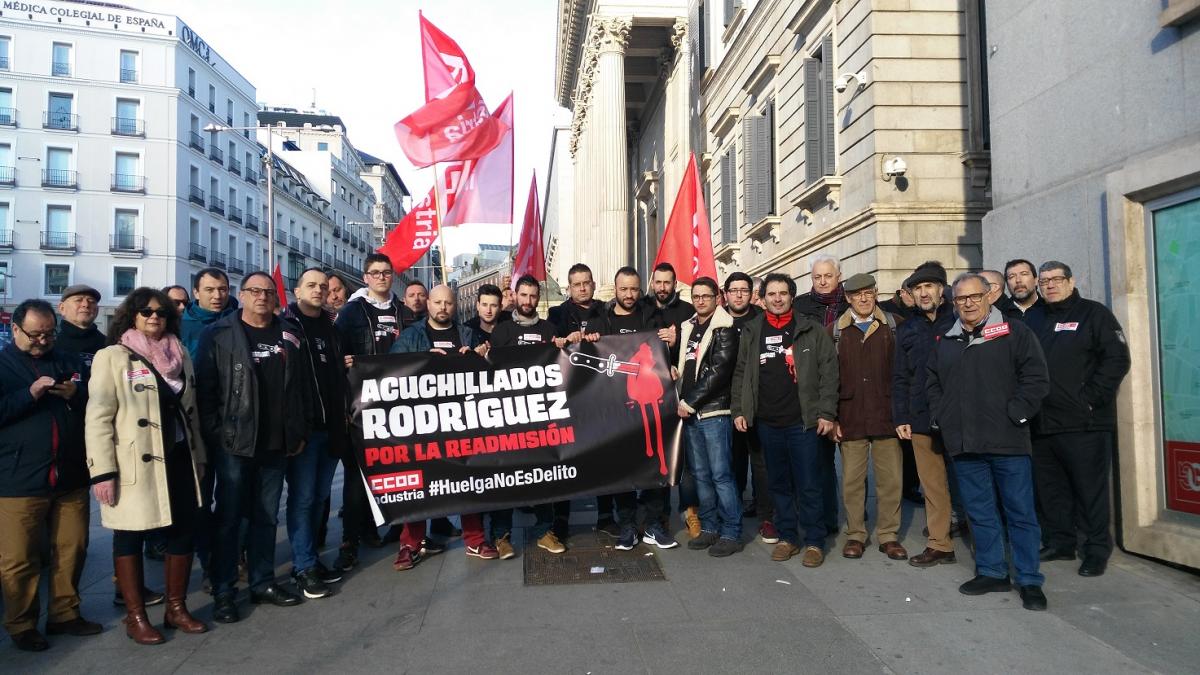 Concentracin de #AcuchilladosRodrguez a las puertas del Congreso