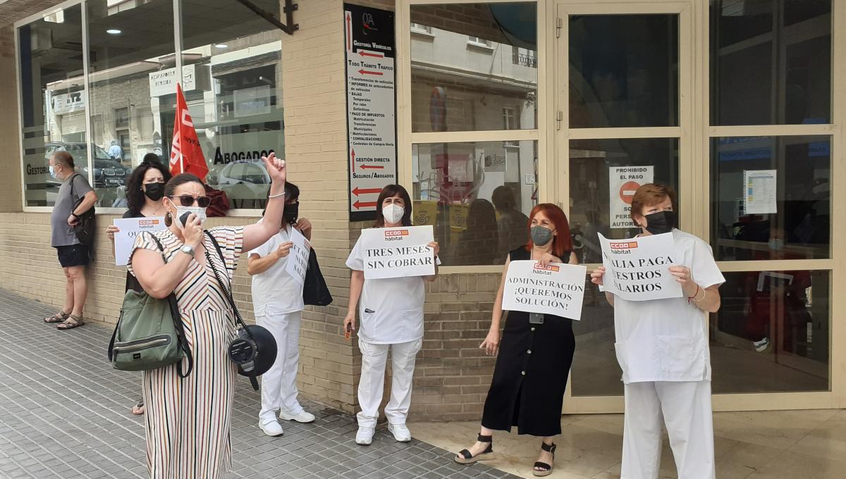 Protesta de les treballadores de l'empresa impagadora Netalia (grup Limpiezas Raspeig)