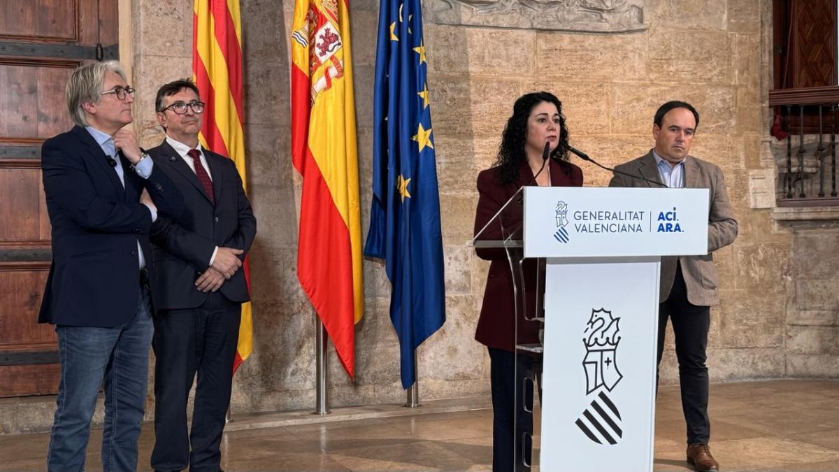 Ana García Alcolea, secretaria general de CCOO PV, interviene tras la reunión del diálogo social en el Palau de la Generalitat.